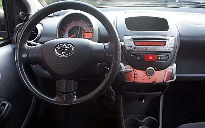 Toyota Aygo cena 14999 przebieg: 111000, rok produkcji 2006 z Raciąż małe 326